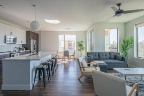 Spacious 2BD - Pool, Gym, Parking, W-D - Sleeps 6